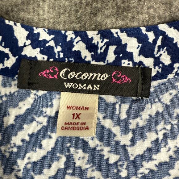 Cocomo 1X Tunic Top Blue White Geometric Print Short Sleeve Shark Hem Stretchy - Picture 3 of 5